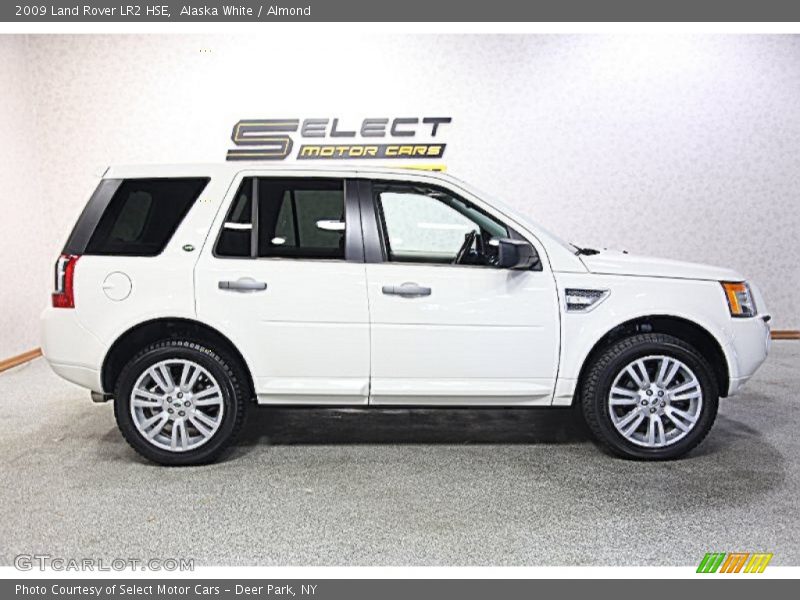 Alaska White / Almond 2009 Land Rover LR2 HSE