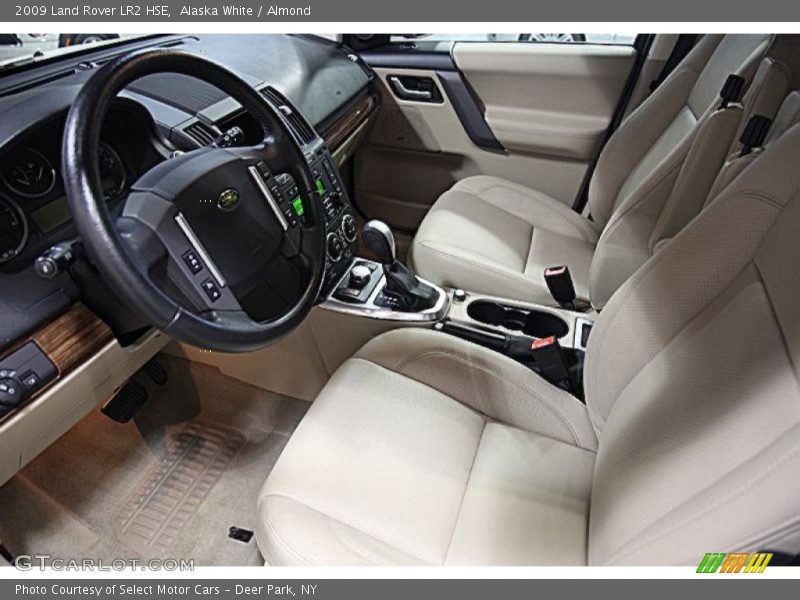 Alaska White / Almond 2009 Land Rover LR2 HSE