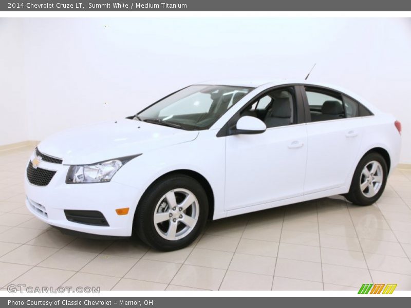 Front 3/4 View of 2014 Cruze LT