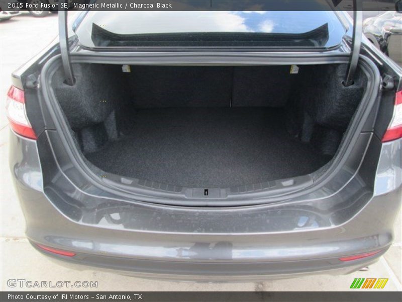 Magnetic Metallic / Charcoal Black 2015 Ford Fusion SE