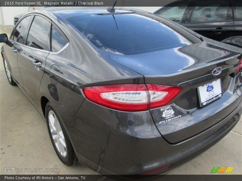 Magnetic Metallic / Charcoal Black 2015 Ford Fusion SE
