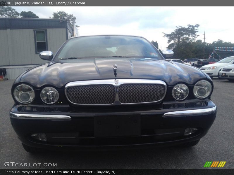 Ebony / Charcoal 2005 Jaguar XJ Vanden Plas