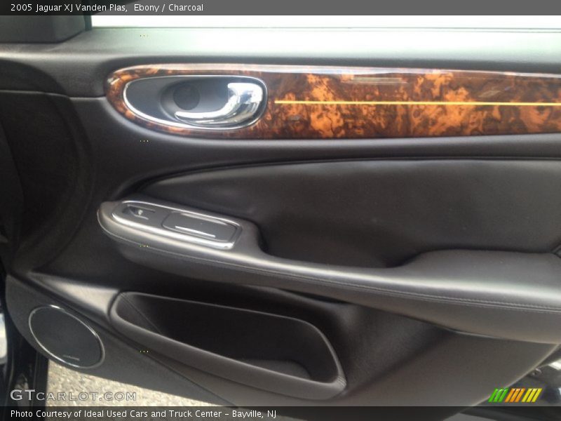Ebony / Charcoal 2005 Jaguar XJ Vanden Plas
