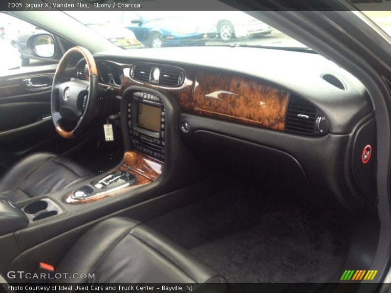 Ebony / Charcoal 2005 Jaguar XJ Vanden Plas