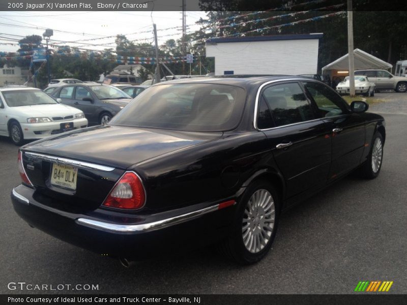 Ebony / Charcoal 2005 Jaguar XJ Vanden Plas
