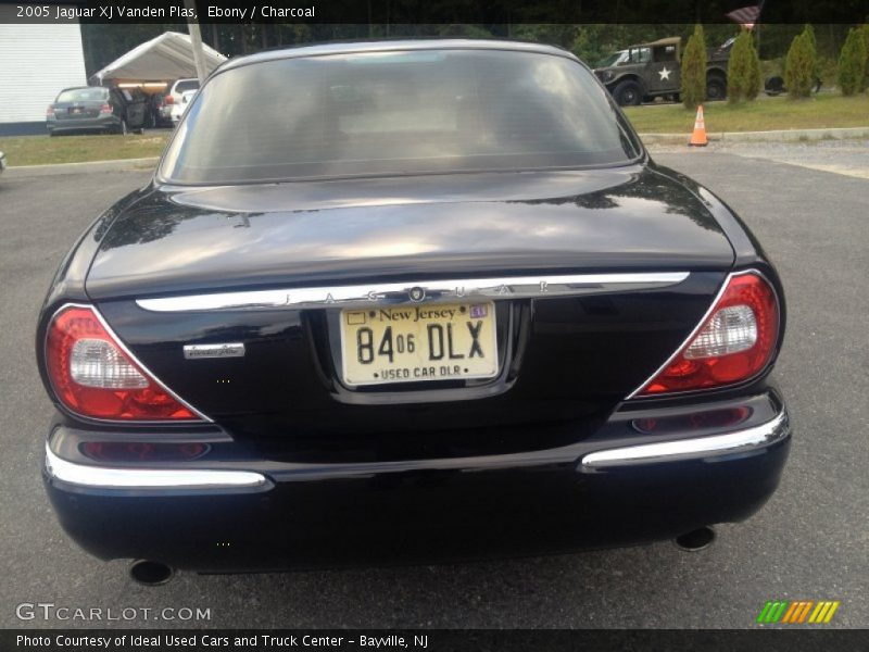 Ebony / Charcoal 2005 Jaguar XJ Vanden Plas