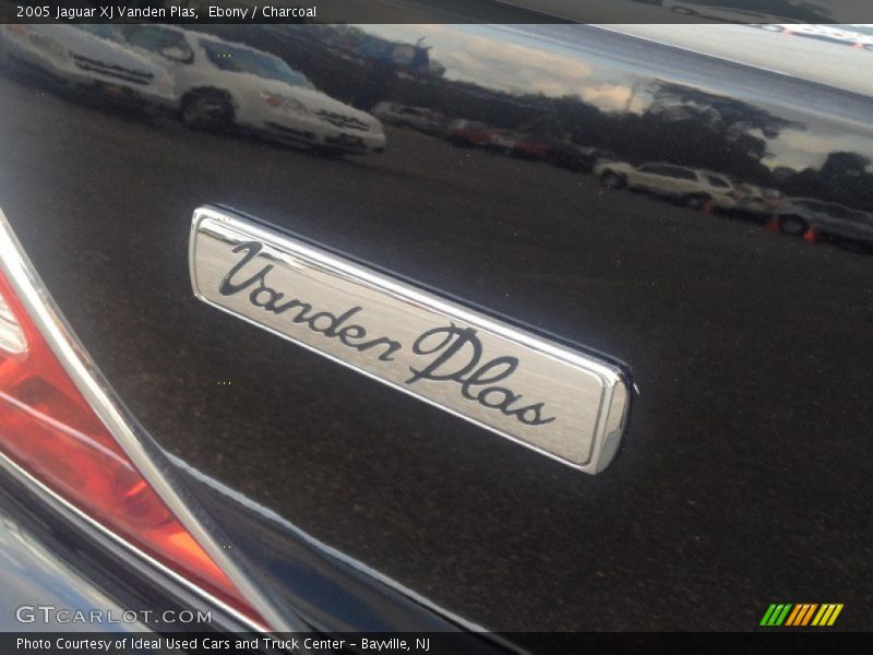 Ebony / Charcoal 2005 Jaguar XJ Vanden Plas
