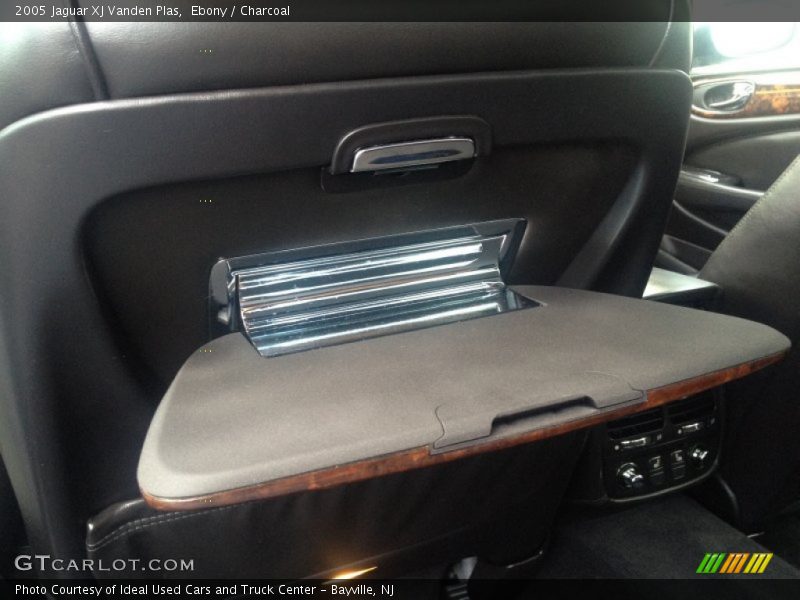 Ebony / Charcoal 2005 Jaguar XJ Vanden Plas