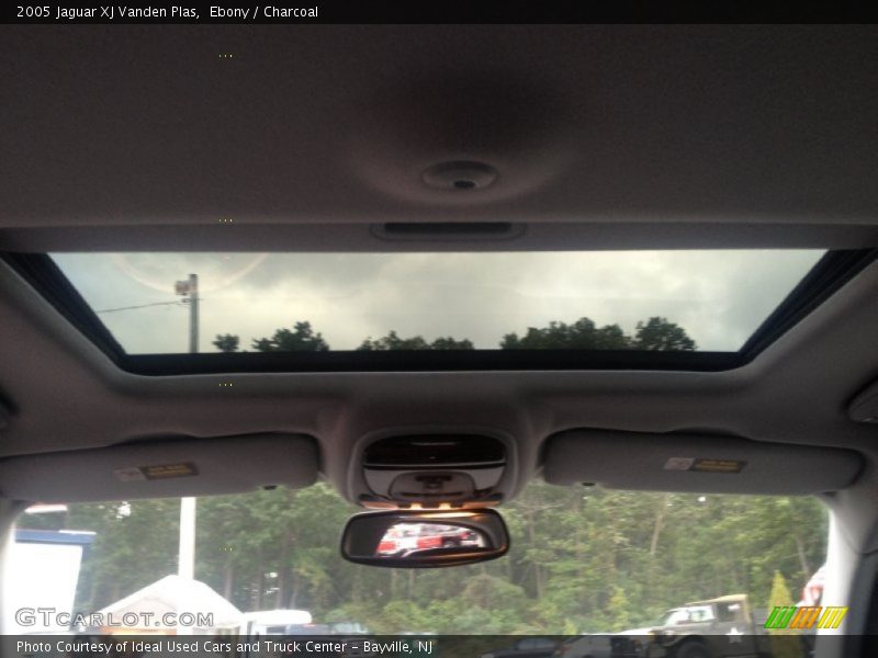 Ebony / Charcoal 2005 Jaguar XJ Vanden Plas