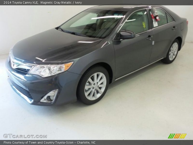 Magnetic Gray Metallic / Ivory 2014 Toyota Camry XLE