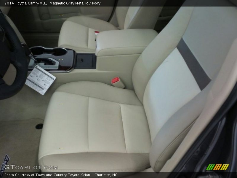 Magnetic Gray Metallic / Ivory 2014 Toyota Camry XLE