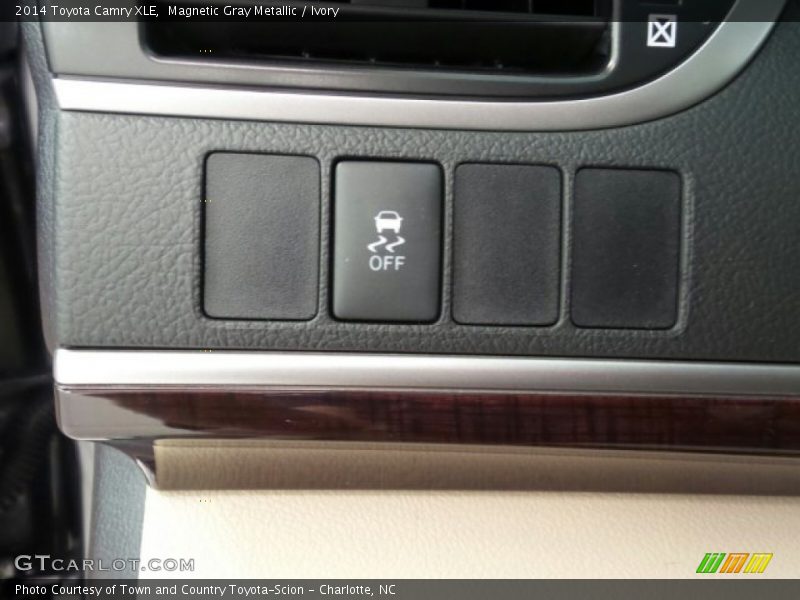 Magnetic Gray Metallic / Ivory 2014 Toyota Camry XLE