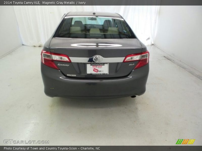 Magnetic Gray Metallic / Ivory 2014 Toyota Camry XLE