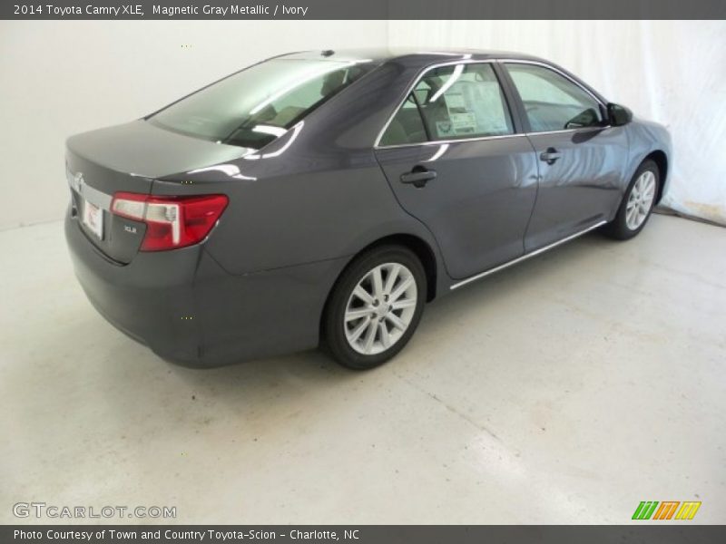 Magnetic Gray Metallic / Ivory 2014 Toyota Camry XLE