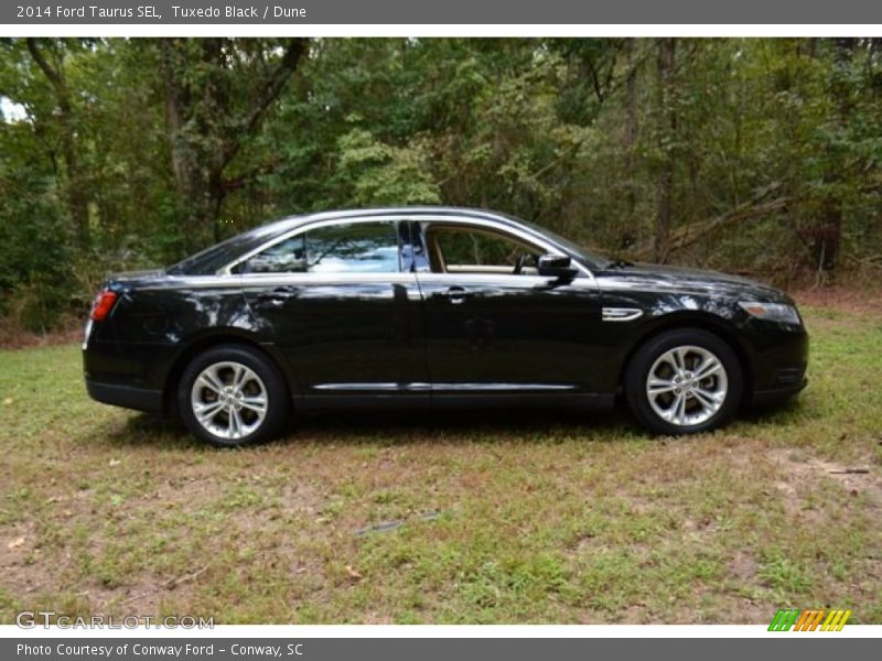 Tuxedo Black / Dune 2014 Ford Taurus SEL