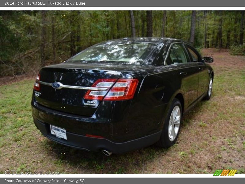 Tuxedo Black / Dune 2014 Ford Taurus SEL