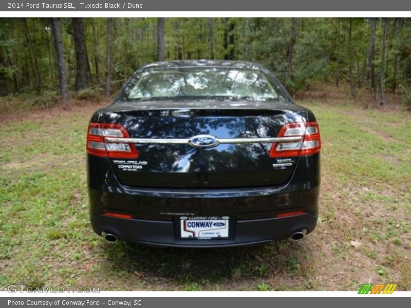 Tuxedo Black / Dune 2014 Ford Taurus SEL
