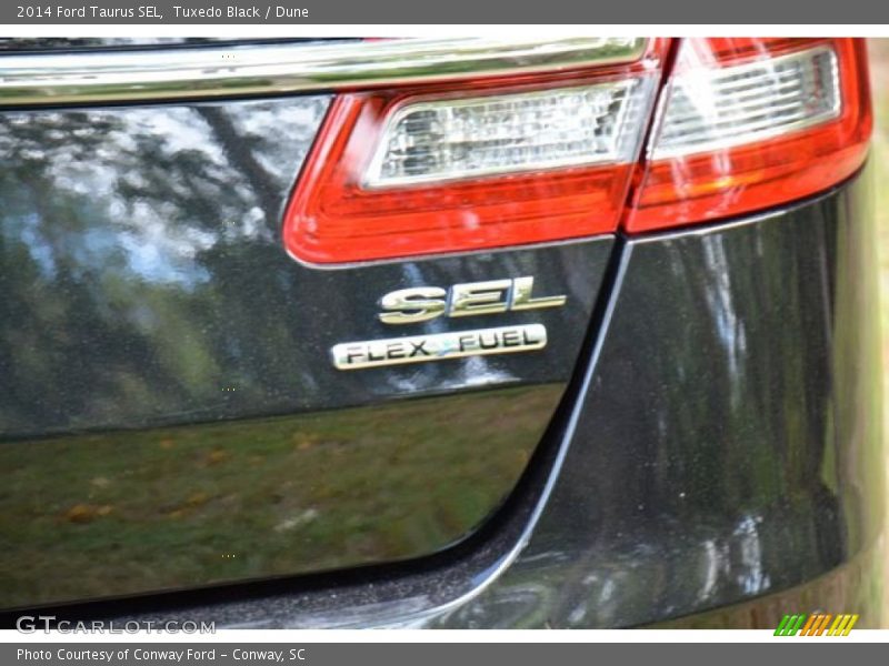 Tuxedo Black / Dune 2014 Ford Taurus SEL
