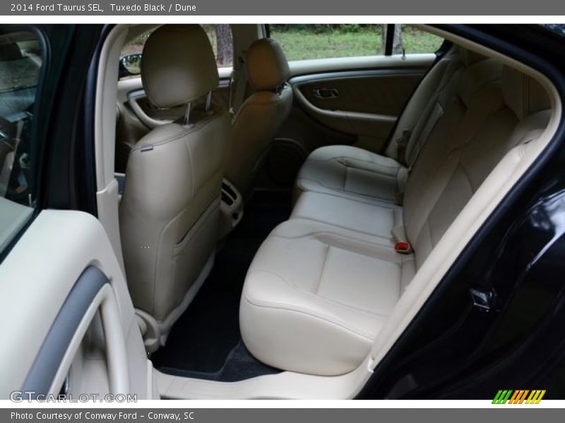 Tuxedo Black / Dune 2014 Ford Taurus SEL