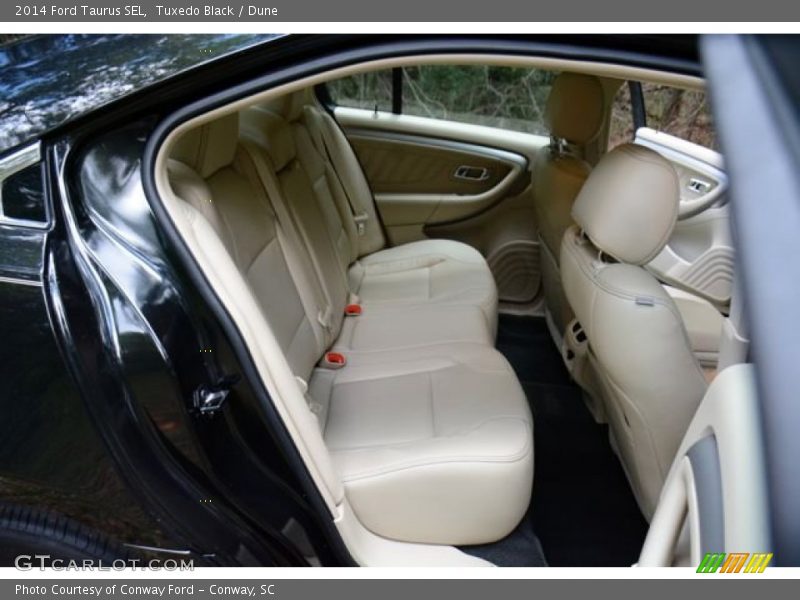 Tuxedo Black / Dune 2014 Ford Taurus SEL