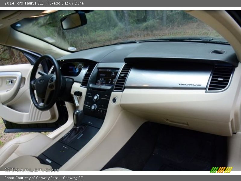 Tuxedo Black / Dune 2014 Ford Taurus SEL