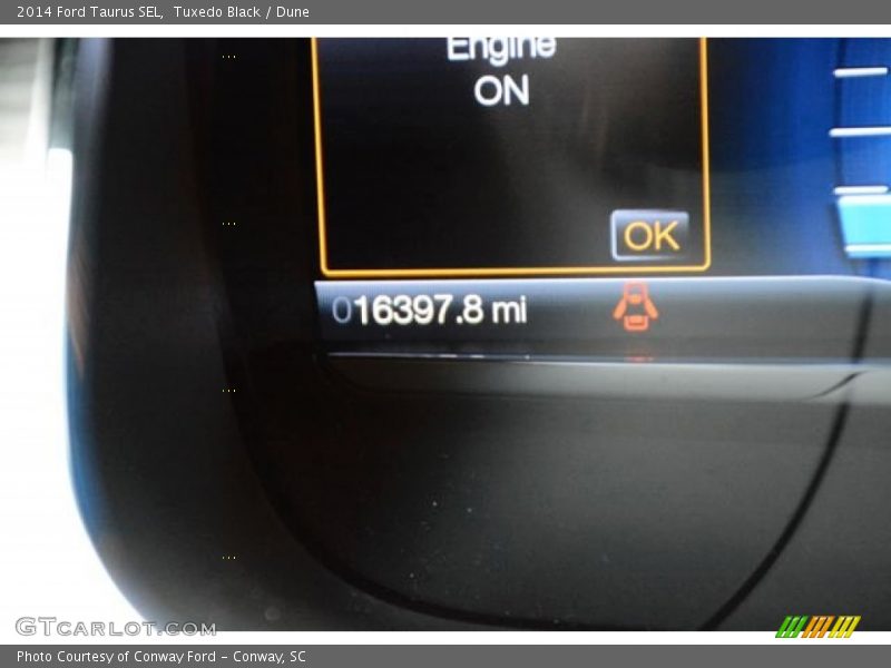 Tuxedo Black / Dune 2014 Ford Taurus SEL