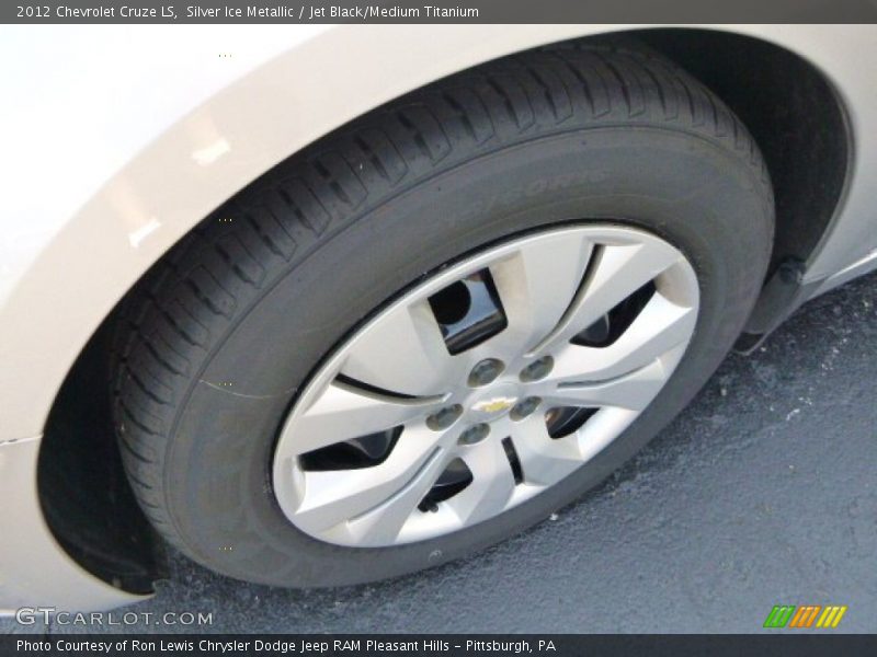 Silver Ice Metallic / Jet Black/Medium Titanium 2012 Chevrolet Cruze LS