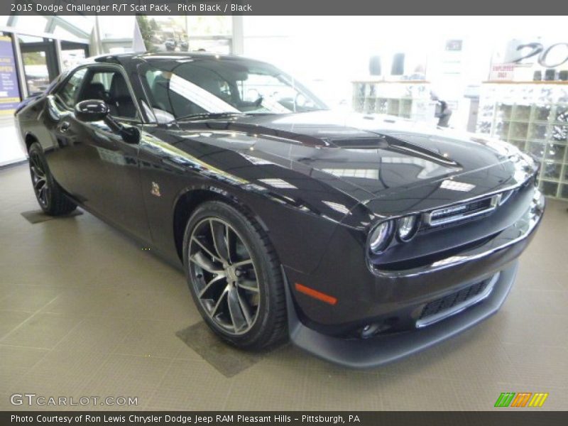 Front 3/4 View of 2015 Challenger R/T Scat Pack
