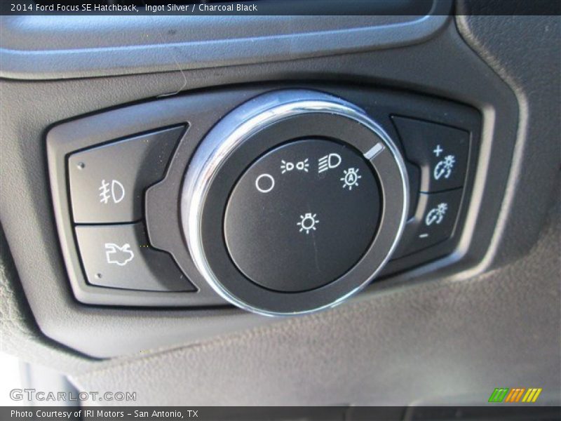 Ingot Silver / Charcoal Black 2014 Ford Focus SE Hatchback
