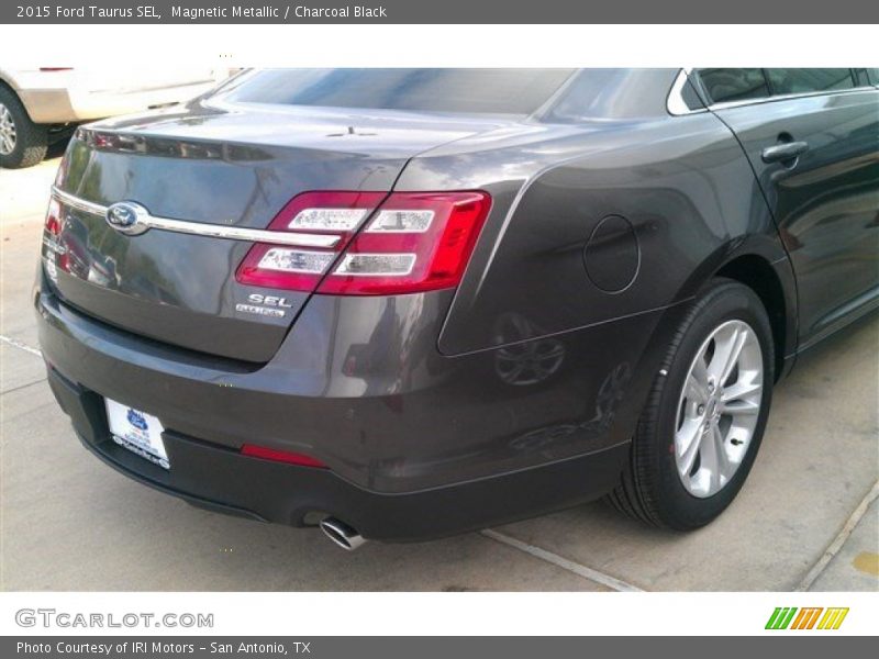 Magnetic Metallic / Charcoal Black 2015 Ford Taurus SEL