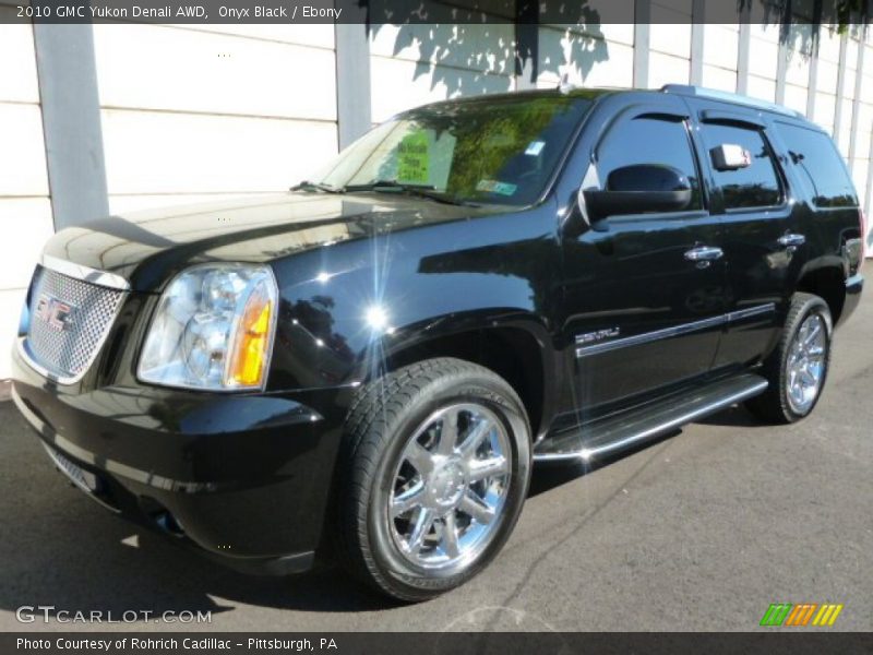 Front 3/4 View of 2010 Yukon Denali AWD