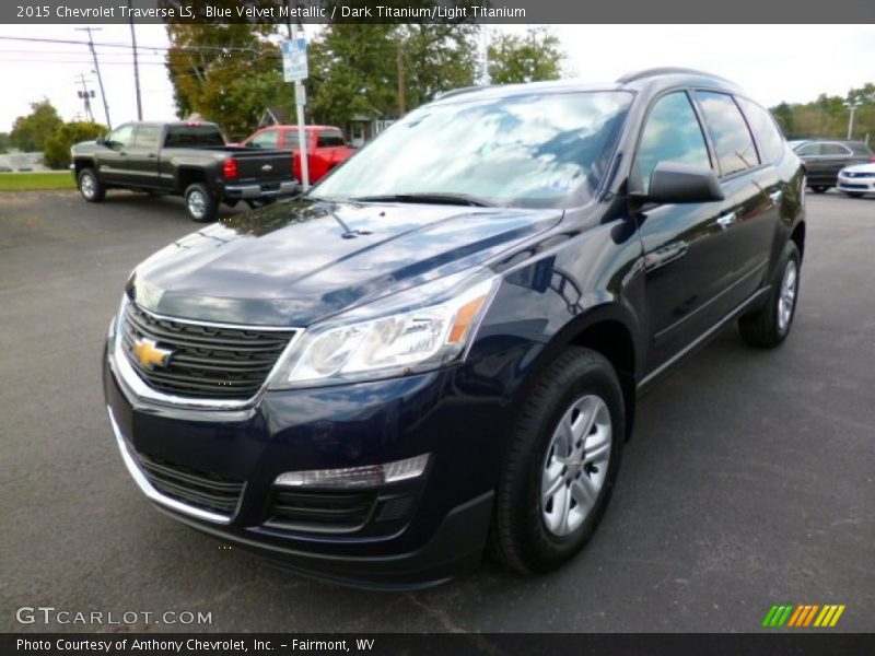 Front 3/4 View of 2015 Traverse LS