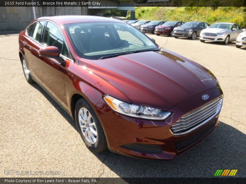 Front 3/4 View of 2015 Fusion S