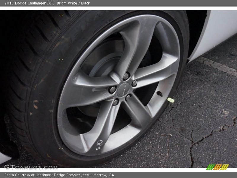 Bright White / Black 2015 Dodge Challenger SXT