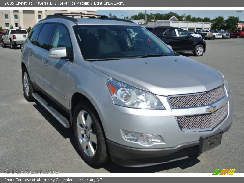 Front 3/4 View of 2009 Traverse LTZ