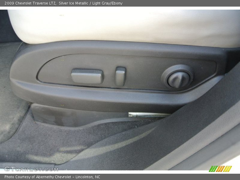 Silver Ice Metallic / Light Gray/Ebony 2009 Chevrolet Traverse LTZ