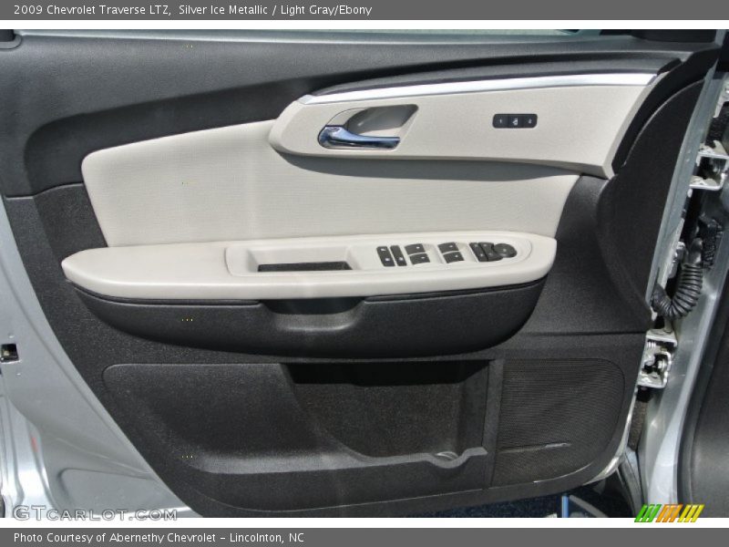 Silver Ice Metallic / Light Gray/Ebony 2009 Chevrolet Traverse LTZ