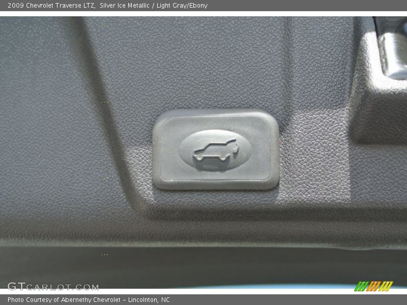 Silver Ice Metallic / Light Gray/Ebony 2009 Chevrolet Traverse LTZ
