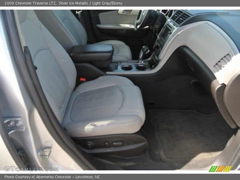 Silver Ice Metallic / Light Gray/Ebony 2009 Chevrolet Traverse LTZ