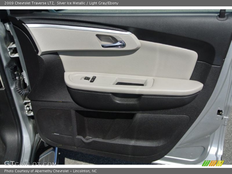 Silver Ice Metallic / Light Gray/Ebony 2009 Chevrolet Traverse LTZ