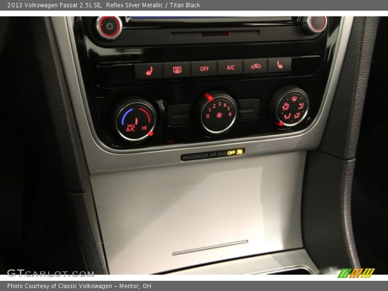 Reflex Silver Metallic / Titan Black 2013 Volkswagen Passat 2.5L SE