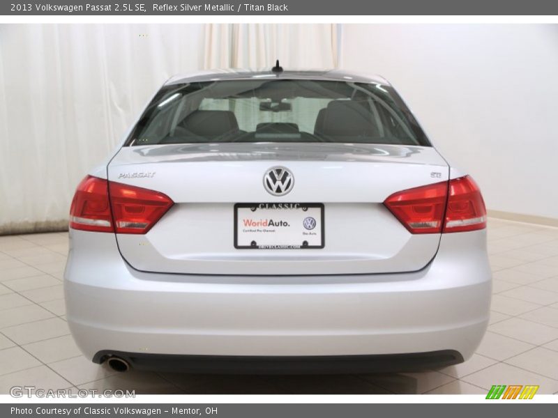 Reflex Silver Metallic / Titan Black 2013 Volkswagen Passat 2.5L SE