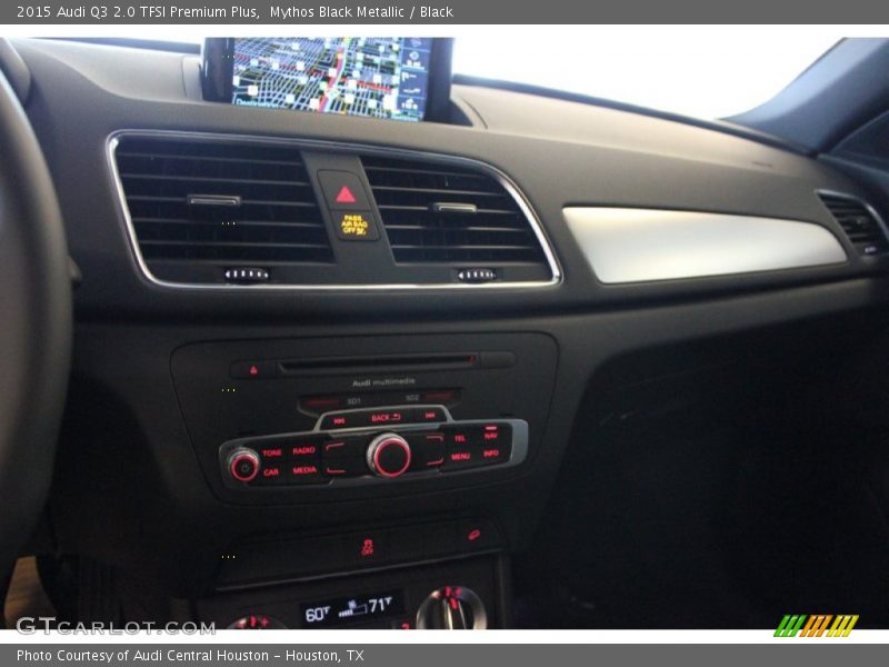 Mythos Black Metallic / Black 2015 Audi Q3 2.0 TFSI Premium Plus
