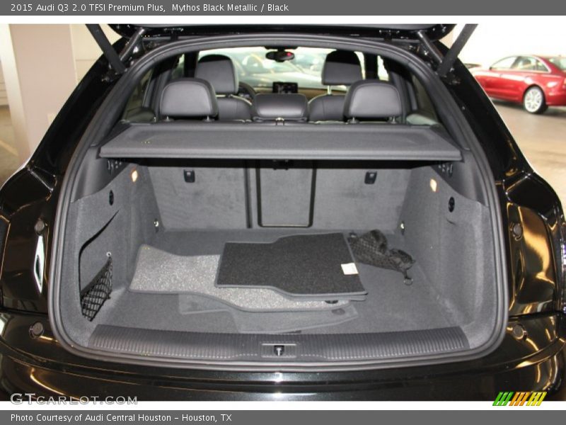 Mythos Black Metallic / Black 2015 Audi Q3 2.0 TFSI Premium Plus