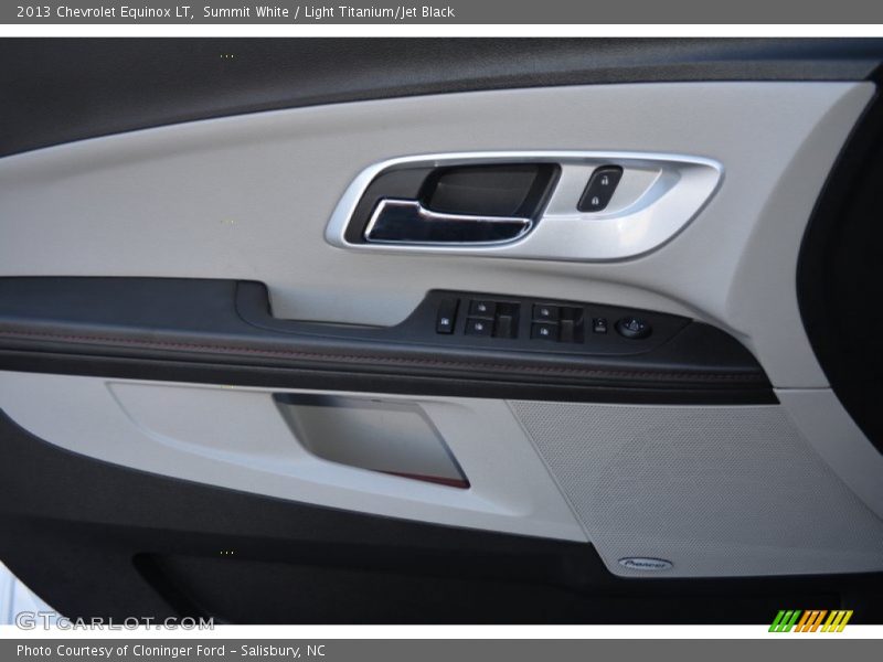 Summit White / Light Titanium/Jet Black 2013 Chevrolet Equinox LT