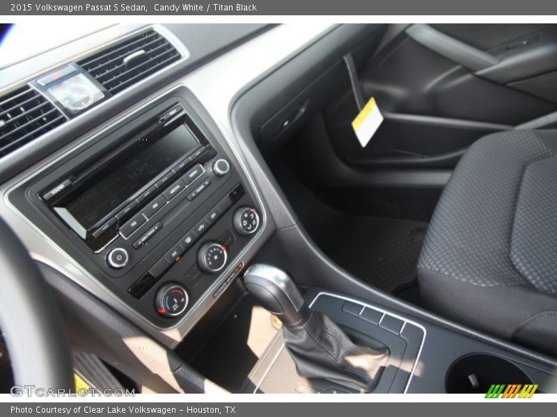 Candy White / Titan Black 2015 Volkswagen Passat S Sedan