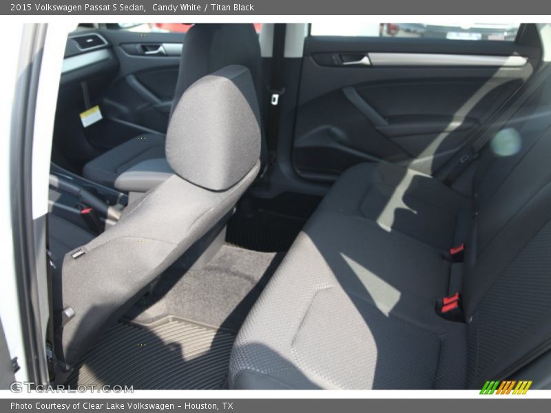 Candy White / Titan Black 2015 Volkswagen Passat S Sedan