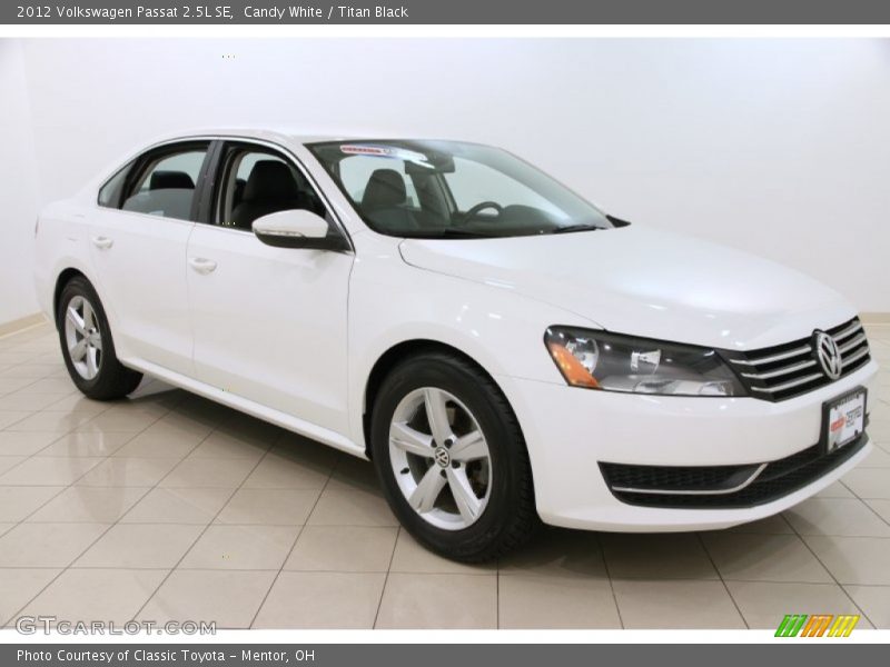 Candy White / Titan Black 2012 Volkswagen Passat 2.5L SE