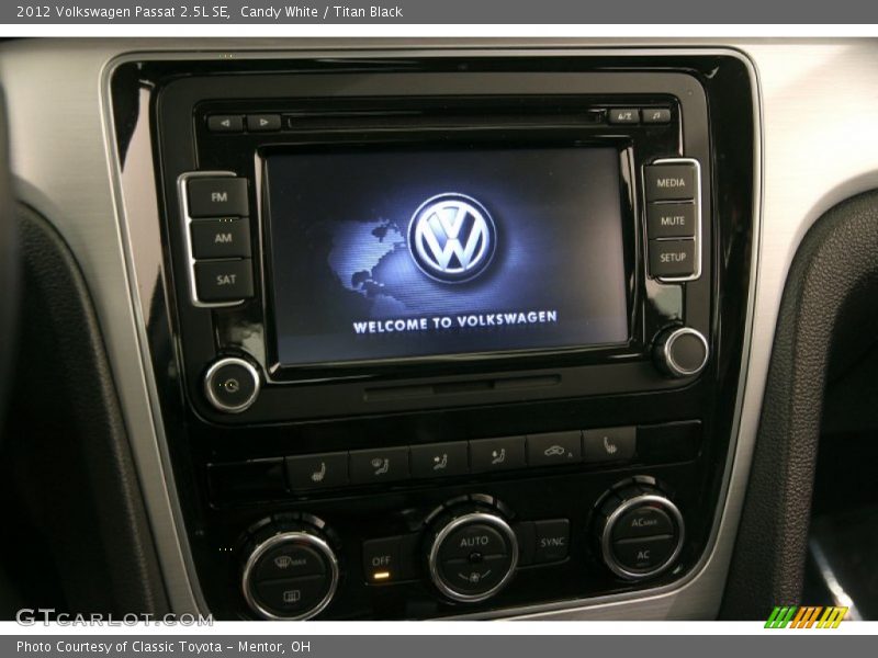 Candy White / Titan Black 2012 Volkswagen Passat 2.5L SE