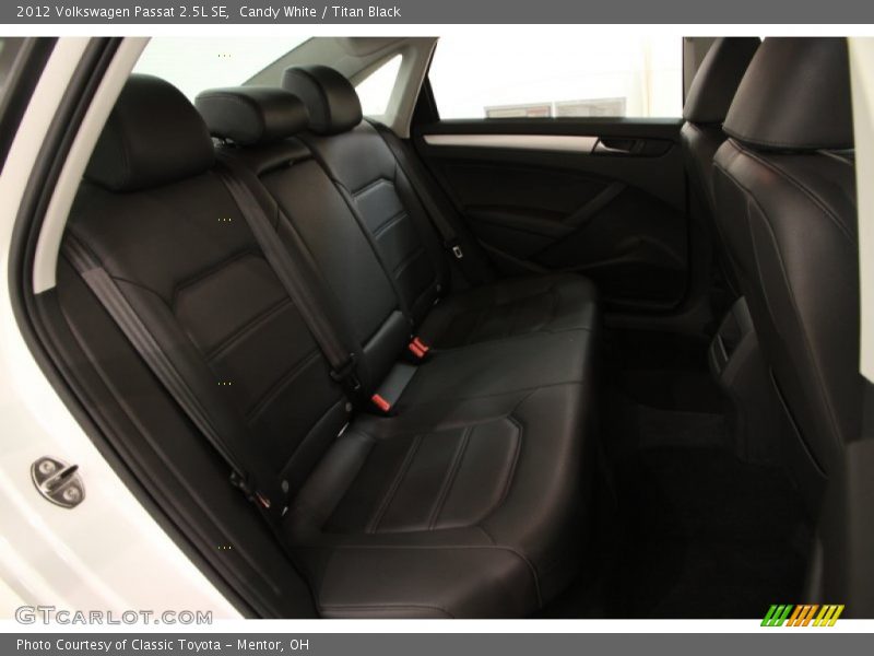 Candy White / Titan Black 2012 Volkswagen Passat 2.5L SE